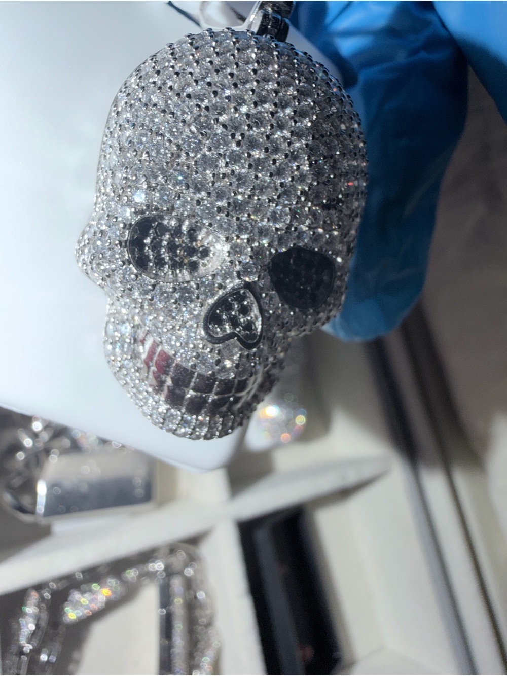 Sterling Silver Skull Pendant with 8cts of black and clear moissanite - Picture 4 of 7